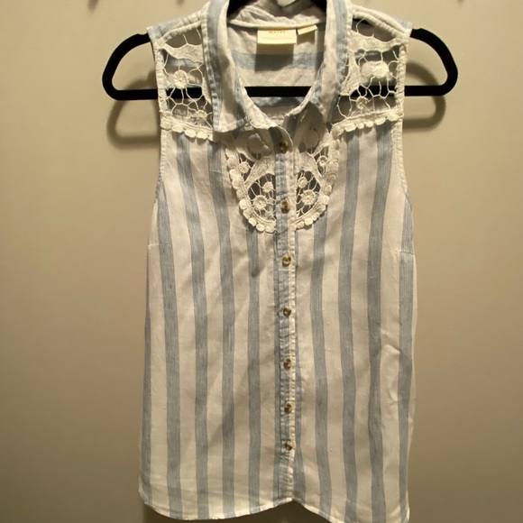 Maeve Linen Sleeveless Button Down - Picture 1 of 3